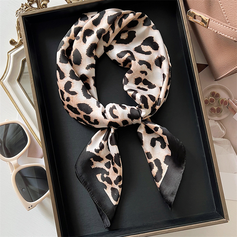 Silk Neck Scarf - Syal sutra motif macan tutul mewah