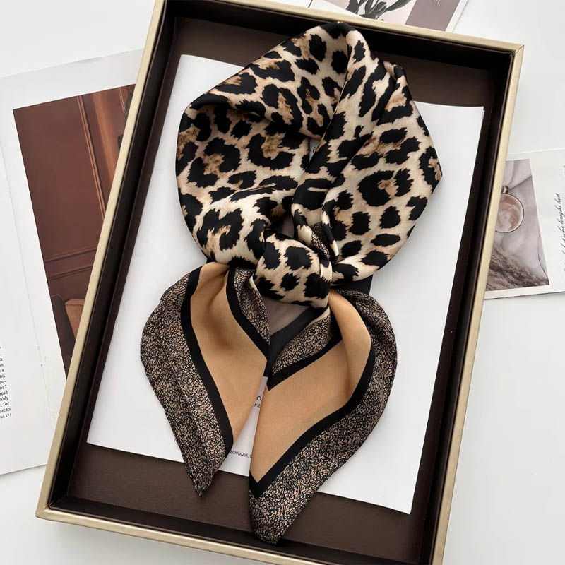 Ascot Neck Scarf - Syal Leher Satin Motif Leopard Mewah